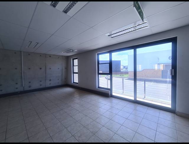 1,268M² WAREHOUSE TO LET IN LINBRO PARK